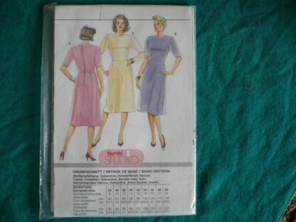 Patron Burda 5453 Robe